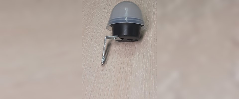 Датчик освещённости в защитном корпусе, вид сбоку