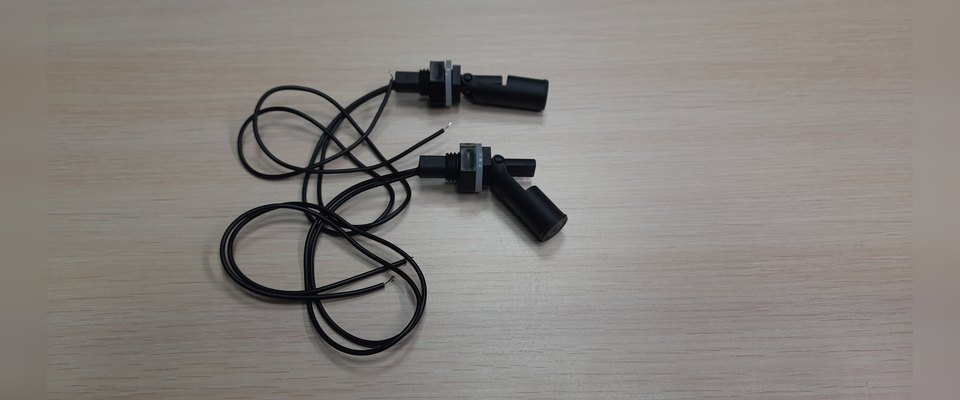 Датчики уровня, карта памяти microSD и адаптер miniSD